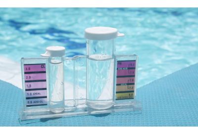 pH e cloro: le basi del trattamento dell’acqua di una piscina