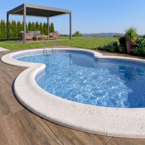 Bordo perimetrale bianco per piscina a forma di otto