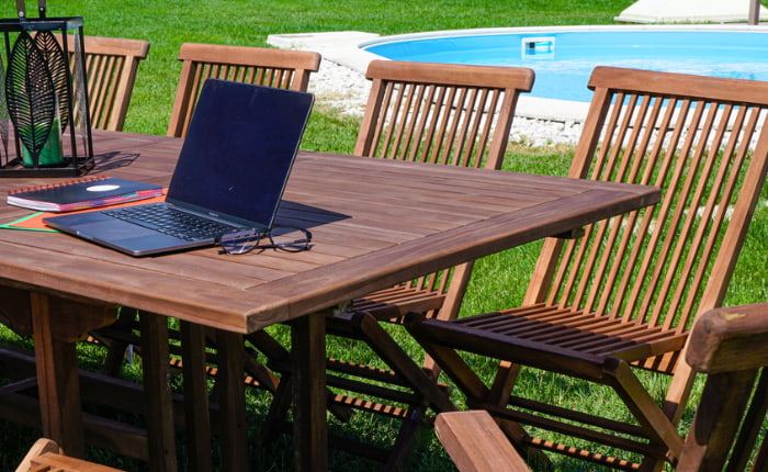 Set tavolo e sedie da giardino